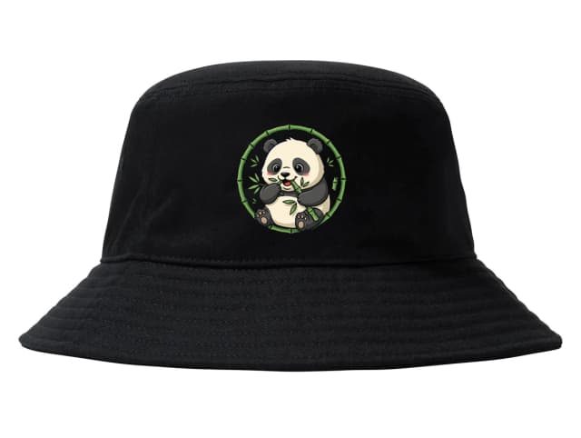 Aranyos panda bambuszt rág egy bambusz örömkörben