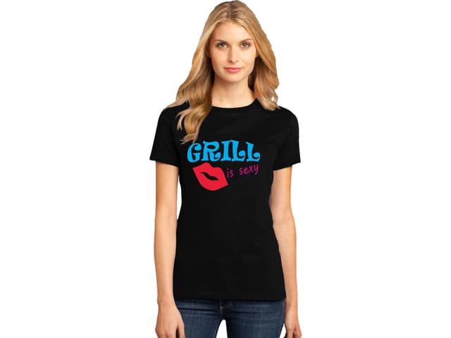 Női póló, a "Barbecue is sexy" felirattal