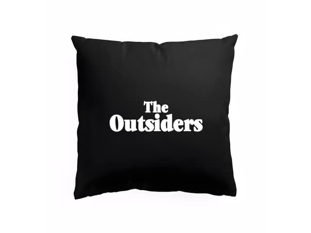 Az Outsiders párna – stílus a lélekkel teli lázadóknak