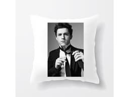 15111_Pol_t___Tom_Holland_oblek_MAIN