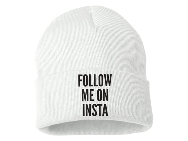 Kötött téli sapka Kövess az Instagramon